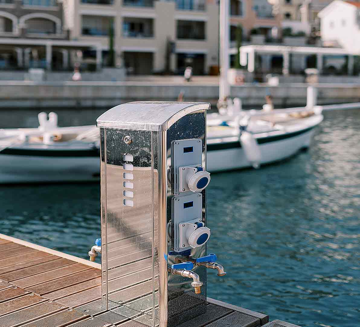 Borne de recharge de port de plaisance